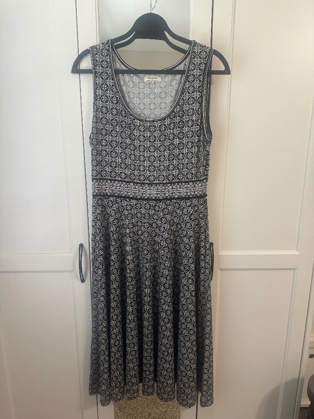 Max Studio Black White Geometric Medallion Sleeveless Dress Size M